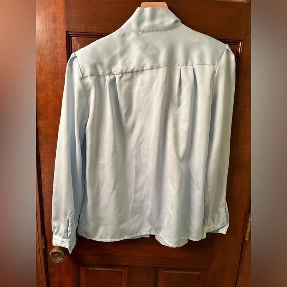 KAKI ROBERTS VTG Ice Blue blouse with shoulder pads. Size unknown - Picture 3 of 6